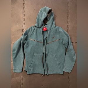 Nike Tech Fleece Size L